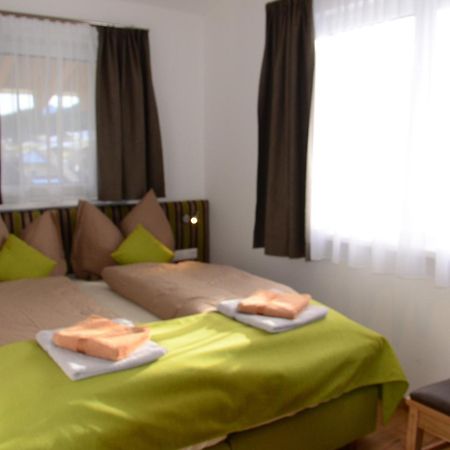 Apartment Haus Van der Leij Russbach am Pass Gschütt Zimmer foto