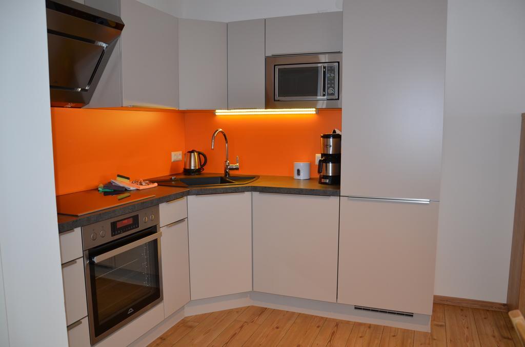 Apartment Haus Van der Leij Russbach am Pass Gschütt Zimmer foto