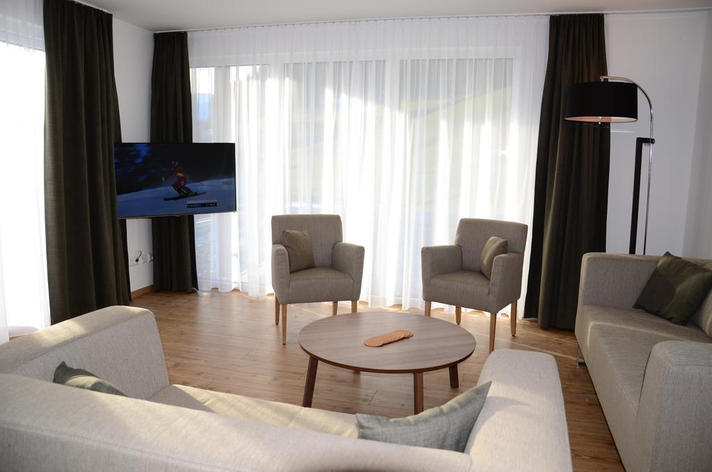 Apartment Haus Van der Leij Russbach am Pass Gschütt Zimmer foto