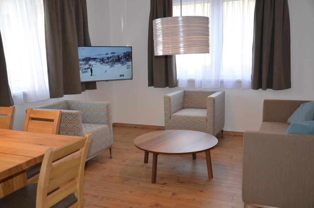 Apartment Haus Van der Leij Russbach am Pass Gschütt Zimmer foto