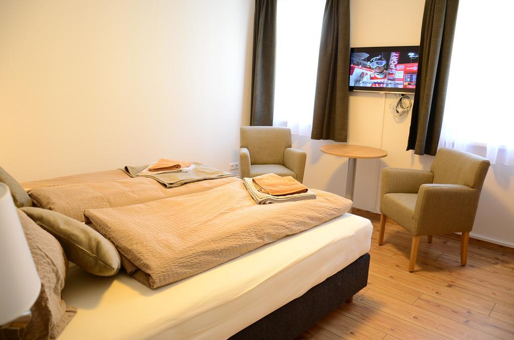 Apartment Haus Van der Leij Russbach am Pass Gschütt Zimmer foto