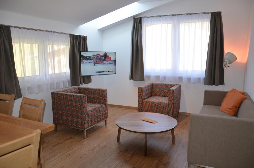 Apartment Haus Van der Leij Russbach am Pass Gschütt Zimmer foto