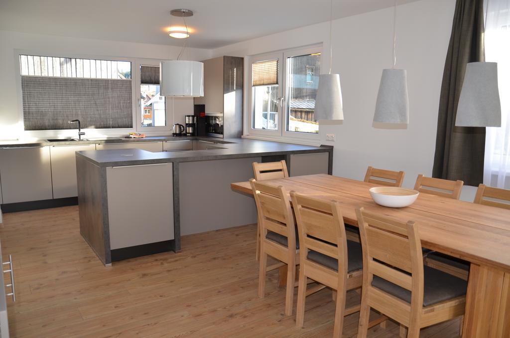 Apartment Haus Van der Leij Russbach am Pass Gschütt Zimmer foto